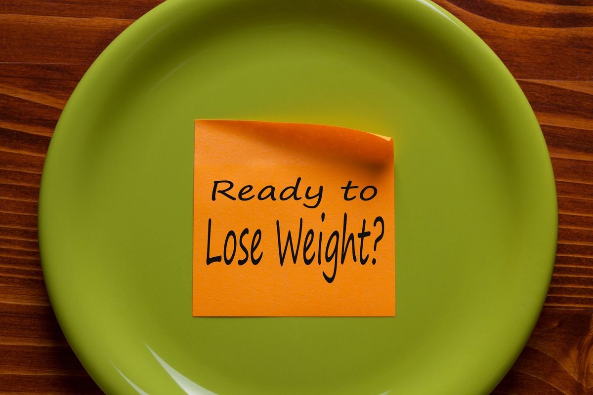 Ready to Lose Weight? written in orange sticky note on the green plate.Business concept.Top view.